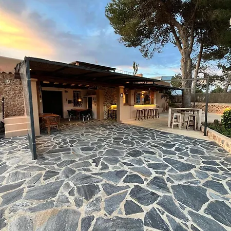 Toni Villa *